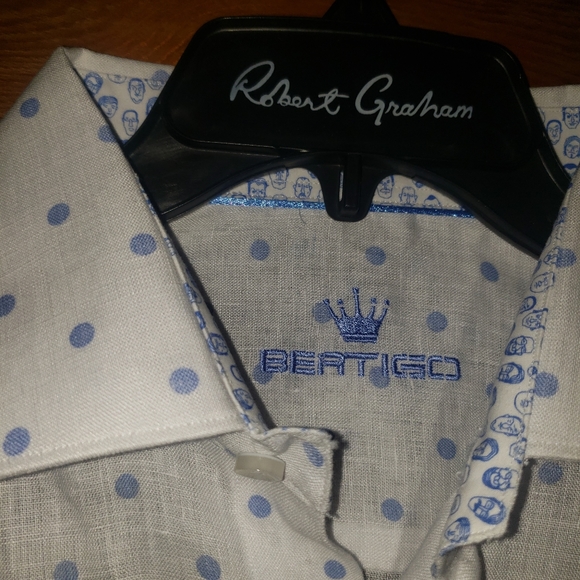 Button down - Picture 2 of 3